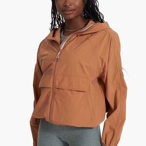 NWOT Vuori windbreaker.